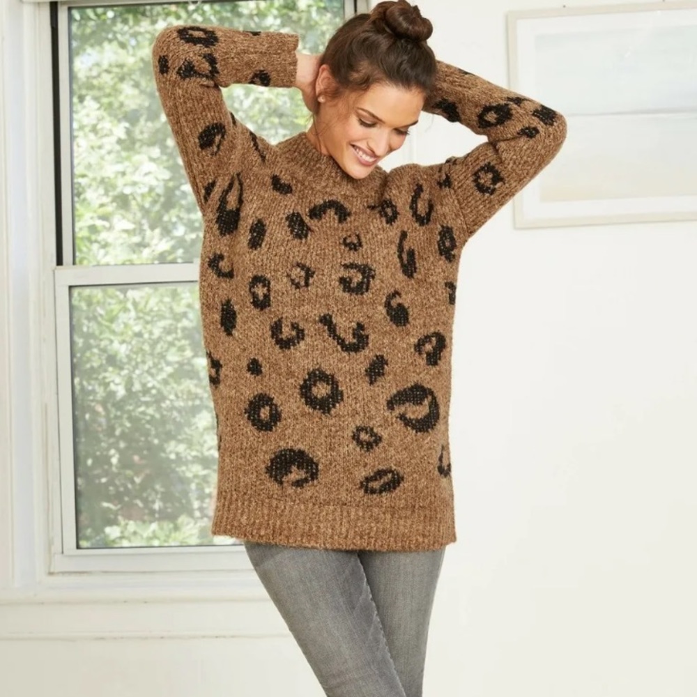 Universal Thread leopard sweater. 🐆 Size S